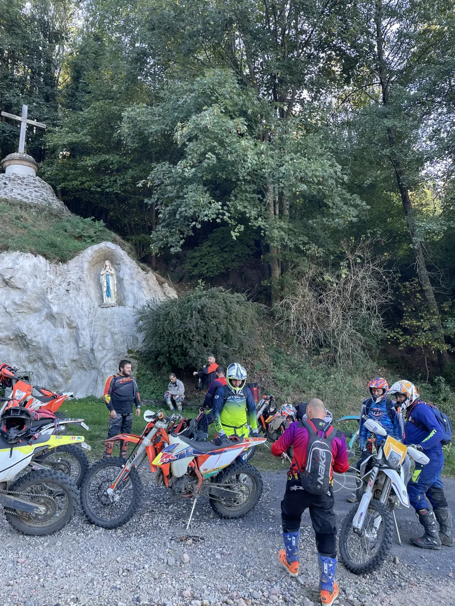 Randonnée enduro encadrée en Auvergne