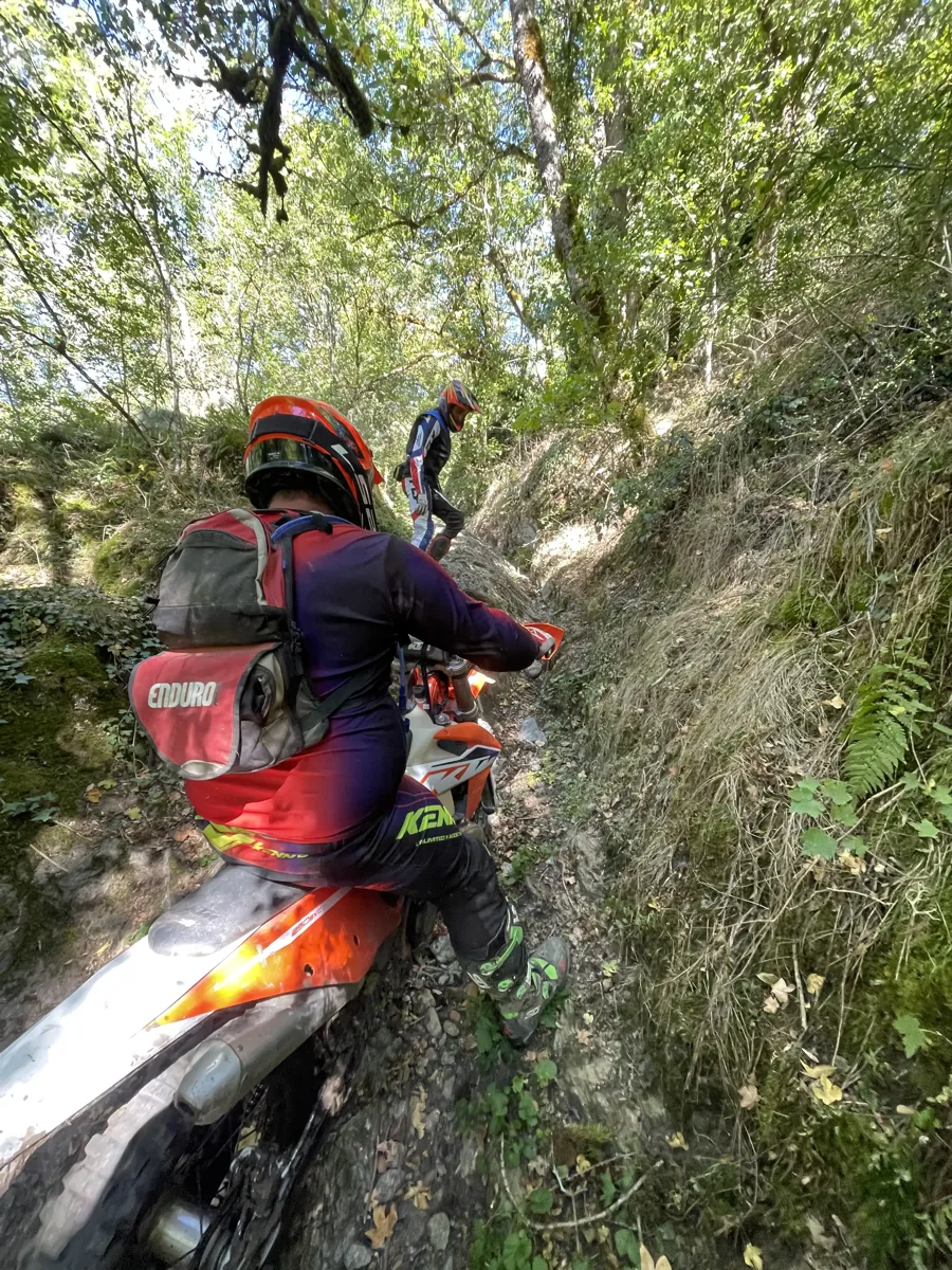Randonnée enduro encadrée en Auvergne