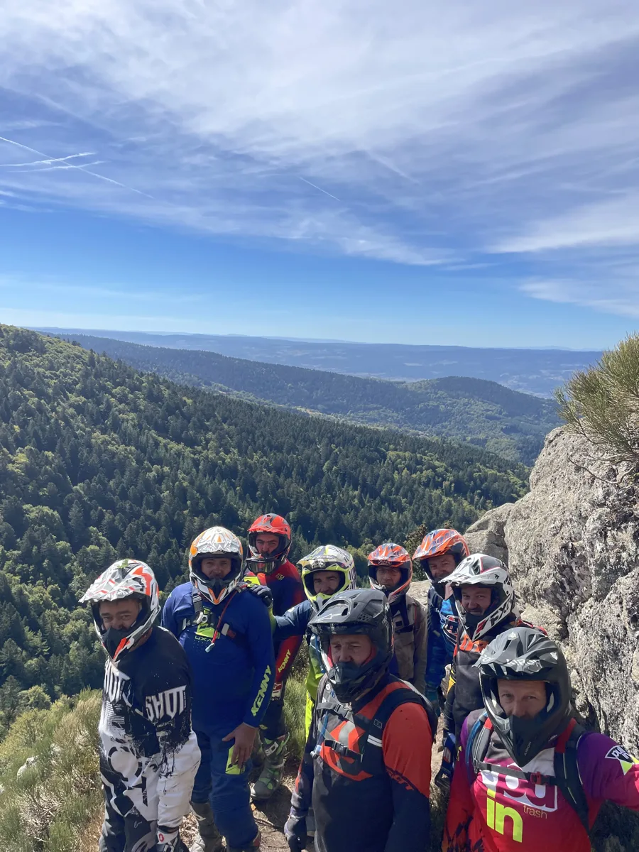 Randonnée enduro encadrée en Auvergne