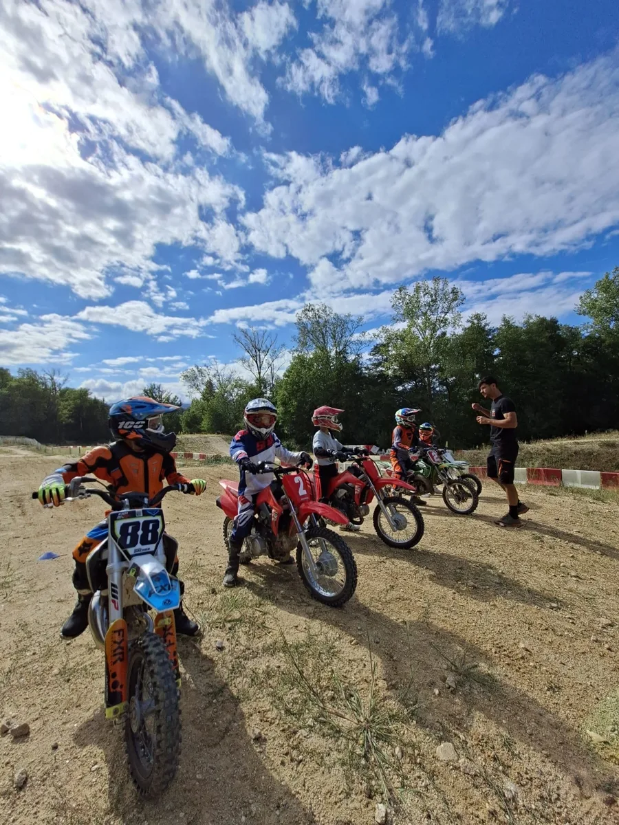 Séance d'initiation à la moto tout-terrain à Ambert