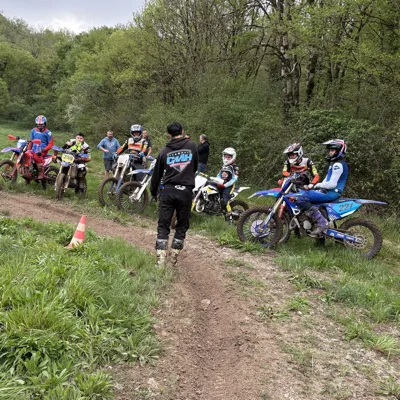 Yann Dupic encadrant un groupe de pilotes